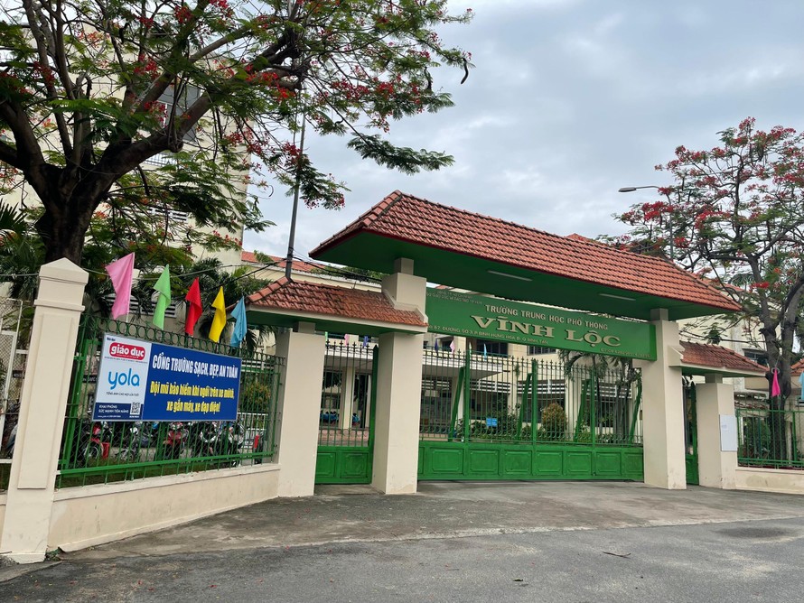 Trường THPT Vĩnh Lộc. 