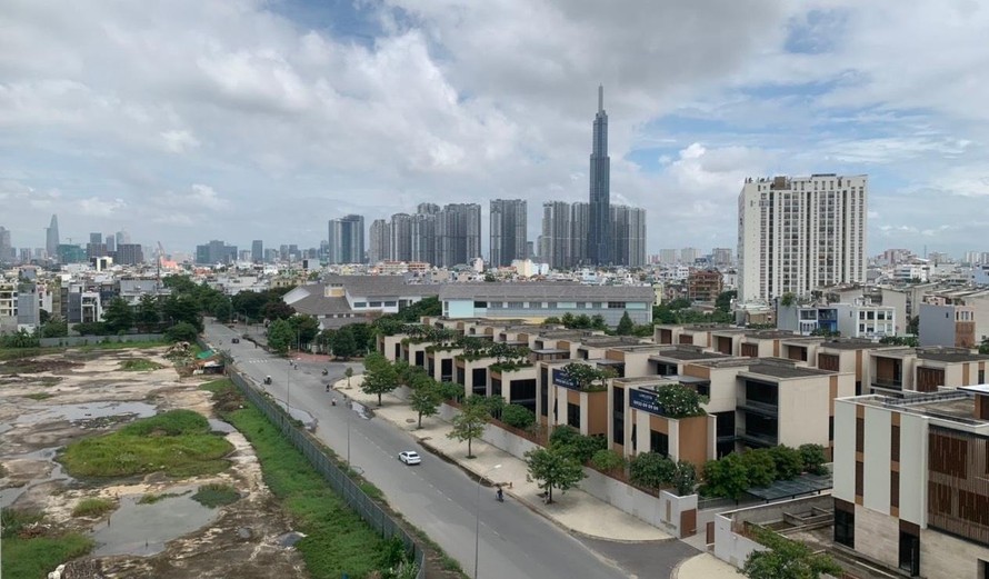 Khi tiến hành cổ phần hoá, HDTC đã đưa giá trị và chi phí đầu tư đối với các nền đất của người dân tính vào giá trị doanh nghiệp....