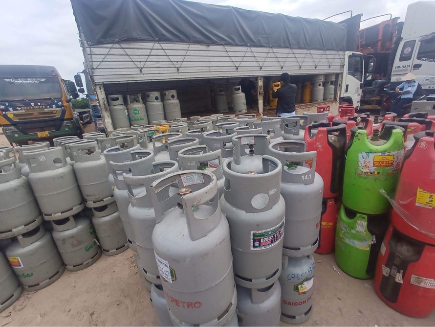 Hơn 1.100 bình gas các loại bị thu giữ
