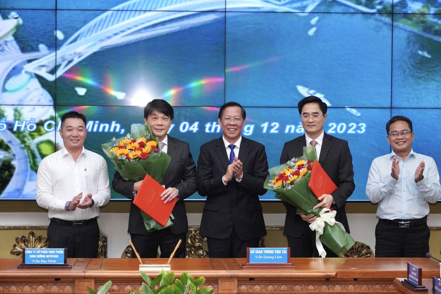 Nutifood chính thức ký kết tài trợ Cầu đi bộ qua sông Sài Gòn