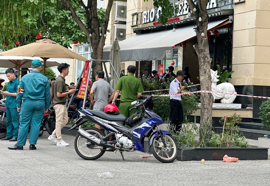 Lực lượng chức năng phong tỏa hiện trường.