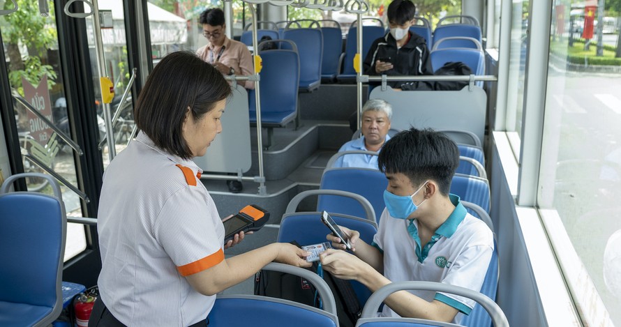 Xe buýt Phương Trang phục vụ người dân miễn phí trong hai ngày 30/4 và 1/5 - Ảnh: FUTA.