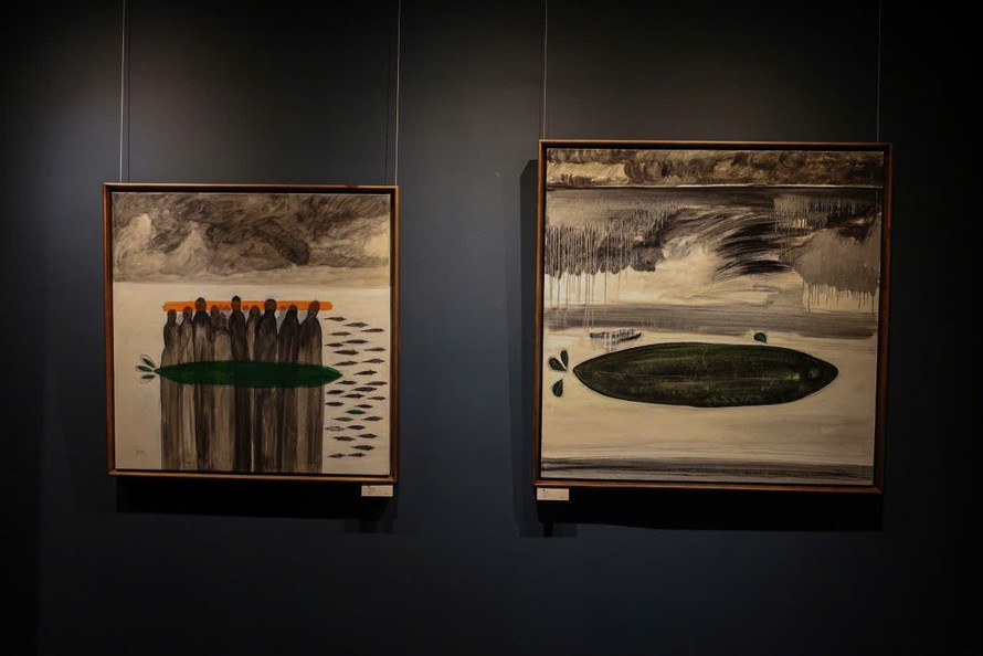 Một góc triển lãm "Đen trắng" của Lê Huy Cửu. Ảnh: TRÀ TRƯƠNG