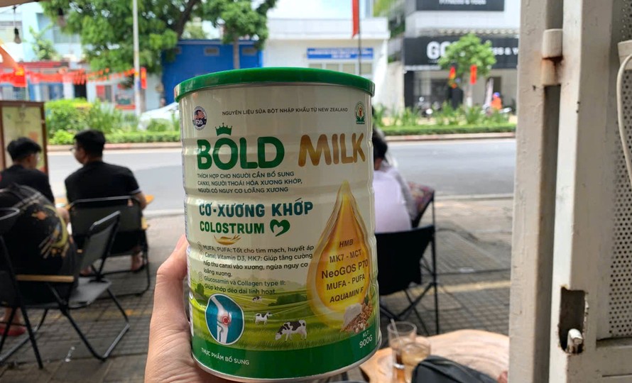 Hộp sữa Bold Milk cơ xương khớp Colostrum do đại diện công ty We Viet United cung cấp.