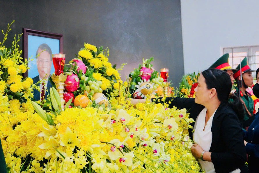 Người dân Quảng Ngãi xúc động viếng hương nguyên Chủ tịch nước Trần Đức Lương