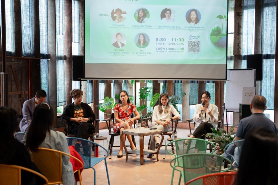 Thảo luận “Phát triển thương hiệu bền vững trong một thế giới biến động”.