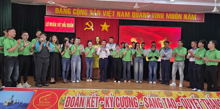 Ngày 20/7, các thí sinh vòng tuyển chọn cuộc thi CVVC 2025 giao lưu với các chiến sĩ Vùng 2 Hải quân