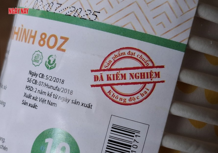 Trên nhãn sản phẩm của HUNUFA có nội dung “Sản phẩm đạt chuẩn không độc hại - Đã kiểm nghiệm” màu đỏ, nổi bật, nhưng không có thêm thông tin về việc kiểm nghiệm. Ảnh: Lê Xuân Thọ