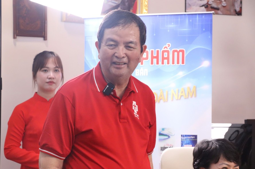 PGS.TS.BS Nguyễn Hoài Nam tại buổi ra mắt hồi ức “Những ngày ở Paris”