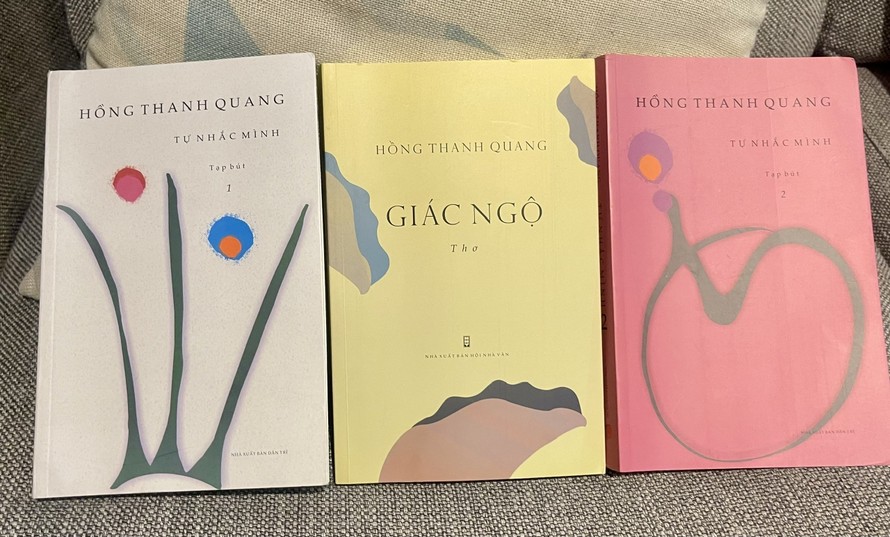2 tựa sách “Tự nhắc mình” và "Giác ngộ" của thi sĩ Hồng Thanh Quang