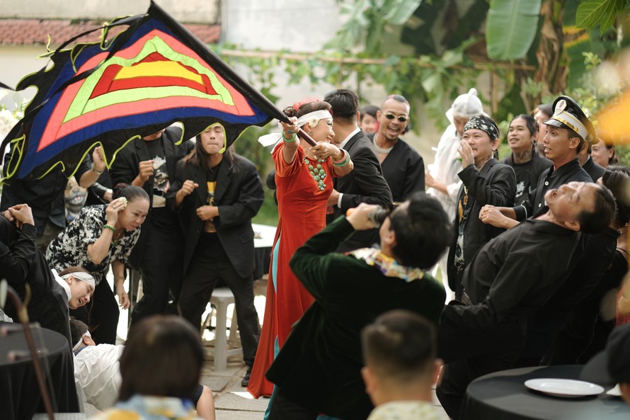 Cảnh đám tang trong “Phá đám: Sinh nhật mẹ”