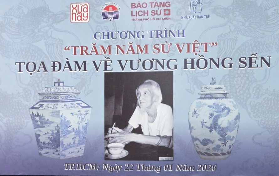 Chân dung cụ Vương Hồng Sển và 2 món cổ vật được xem là đẹp nhất bộ sưu tập được cụ Vương Hồng Sển hiến tặng TPHCM. Ảnh: Minh Khang