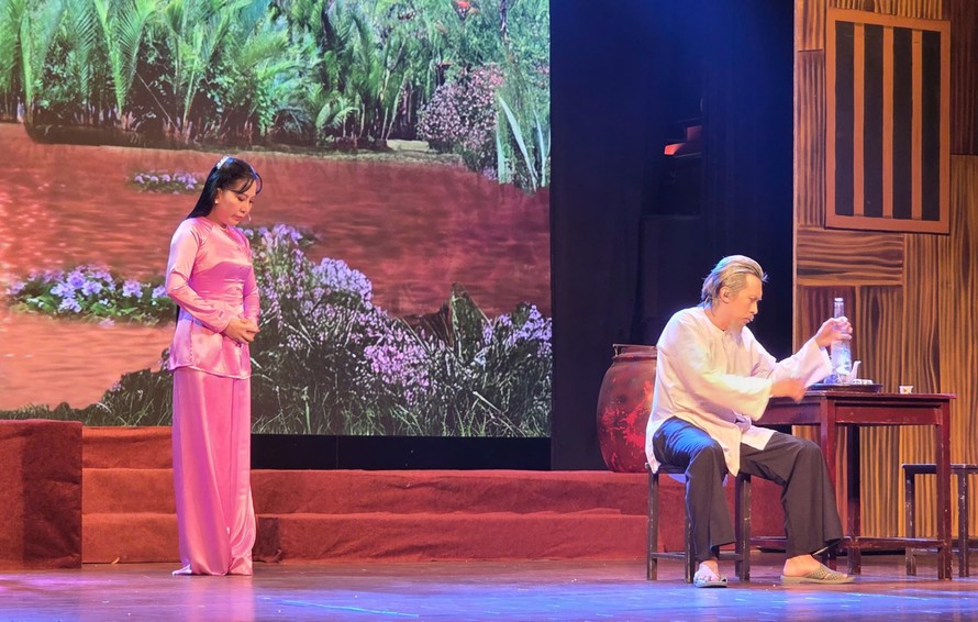 Cây lẻ bạn là vở cải lương hiếm hoi có hình tượng người phụ nữ đầy phá cách, không theo chuẩn mực thông thường - Ảnh: Minh Khang