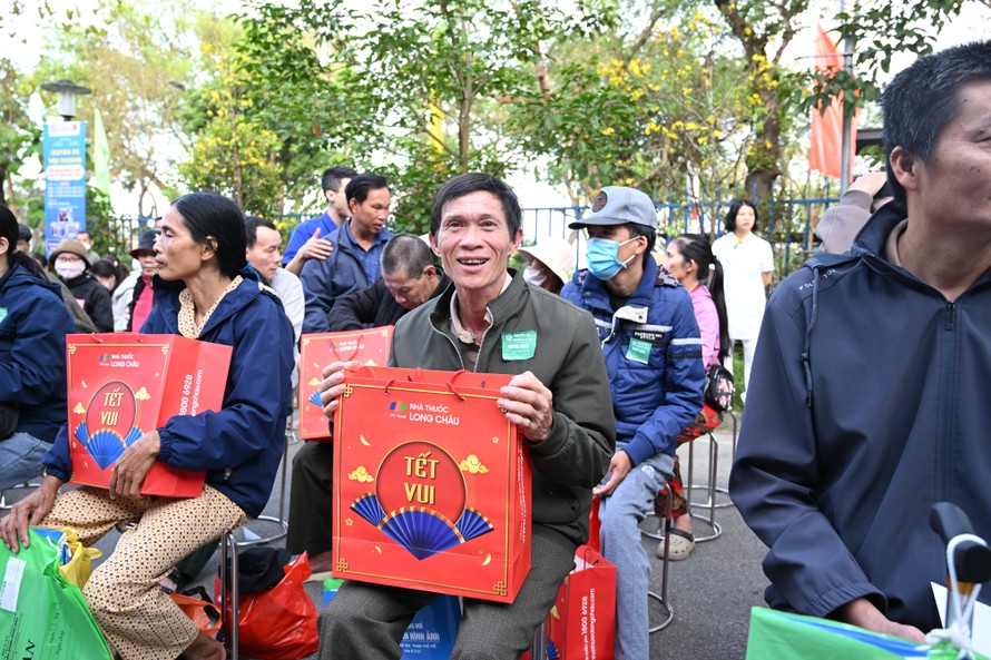 ‘Chuyến xe yêu thương’ cùng Long Châu mang Tết đến với bệnh nhân có hoàn cảnh khó khăn
