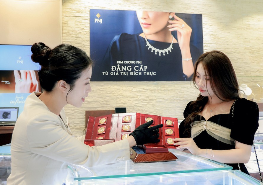 Nhu cầu khách hàng mua vàng trong dịp Tết cũng có sự thay đổi từ cất giữ sang sử dụng và biếu tặng.