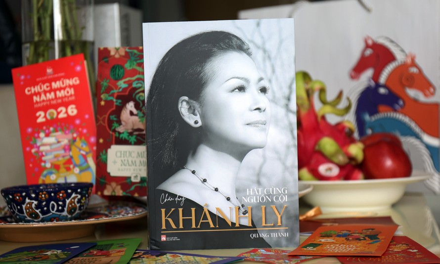 Cuốn sách Chân dung Khánh Ly sẽ ra mắt ngày 6/3 tại Hà Nội và 8/3 tại TP.HCM. Ảnh: Trung Nghĩa