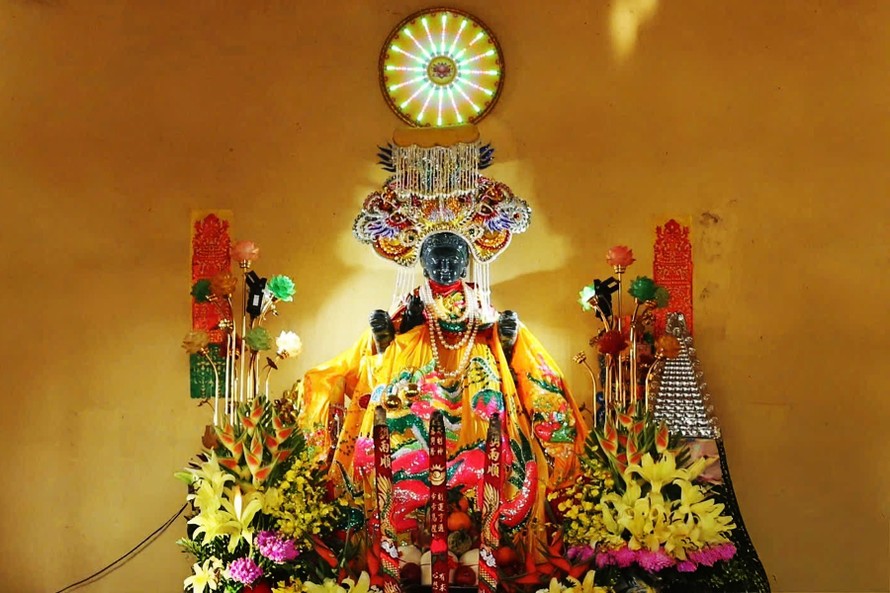 Bà Nguyên nhung Chúa Xứ. 