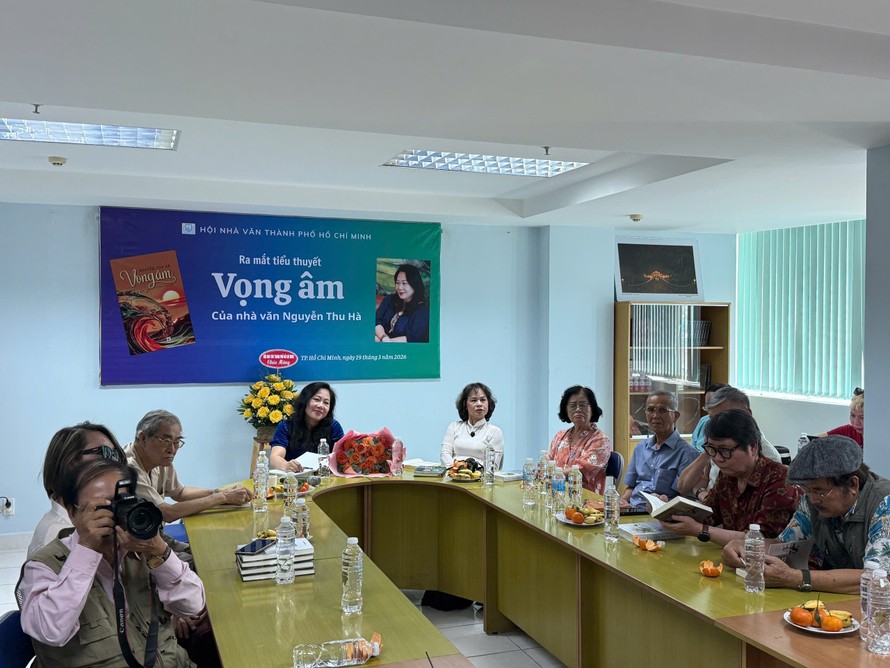 Buổi ra mắt tiểu thuyết "Vọng âm" của nhà văn Nguyễn Thu Hà