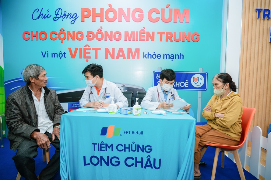 Chuỗi chương trình tiêm phòng cúm miễn phí quy mô tại miền Trung: Hàng ngàn liều vắc xin từ vì sức khỏe cộng đồng 