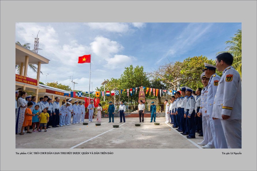 Một tác phẩm trong triển lãm “Sức trẻ biển đảo Tổ quốc”