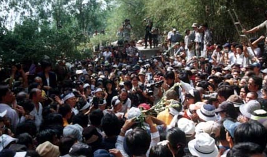 Người yêu mến âm nhạc Trịnh Công Sơn tiễn đưa nhạc sĩ vào 25 năm trước