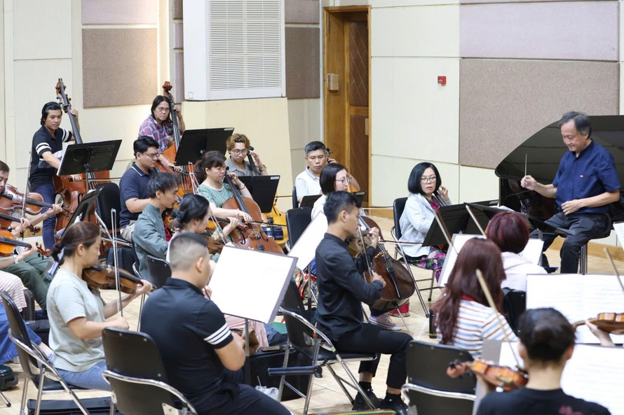 Dàn nhạc giao hưởng HBSO tích cực tập luyện để mang lại những giai điệu bất hủ của Mozart đến với khán giả - Ảnh: HBSO