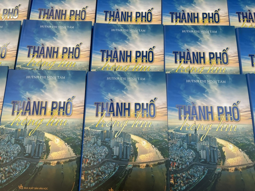 Cuốn sách “Thành phố trong tim” của tác giả, bác sĩ Huỳnh Thị Minh Tâm 