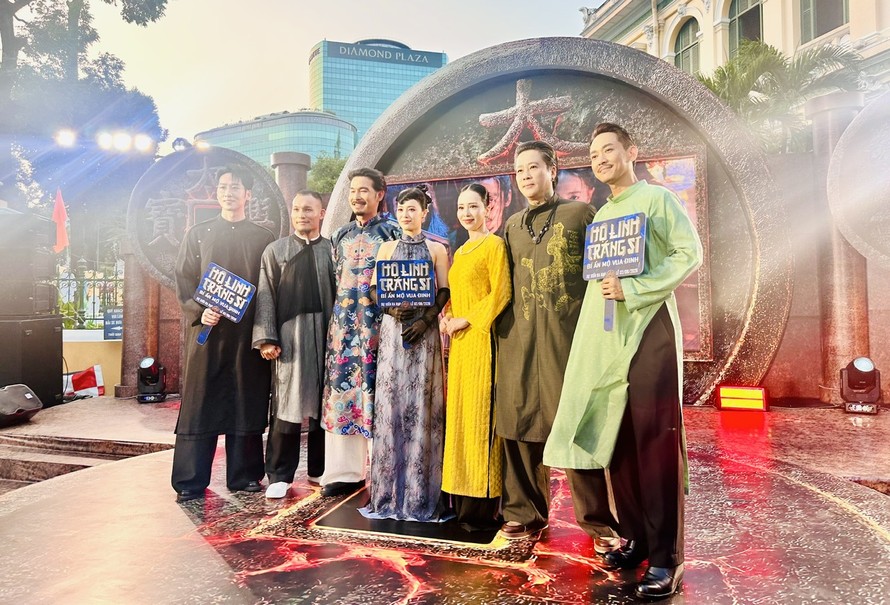 Dàn diễn viên “Hộ linh tráng sĩ” ra mắt tại TPHCM vào tối ngày 15/4