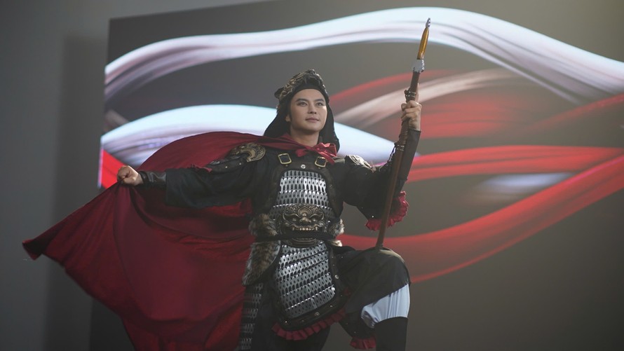 Một tạo hình của NSƯT Võ Minh Lâm trong MV "Ánh sao Việt Nam" 