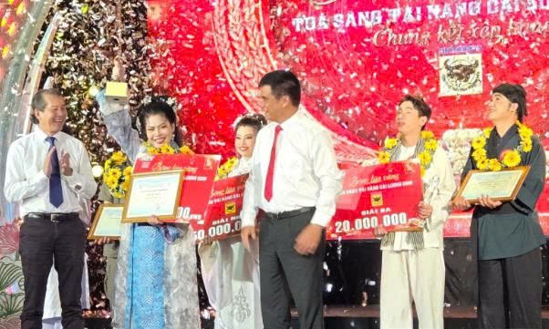 Cô gái đến từ An Giang Nguyễn Thị Hồng Toán là quán quân Bông Lúa Vàng mùa giải thứ 32 - năm 2025