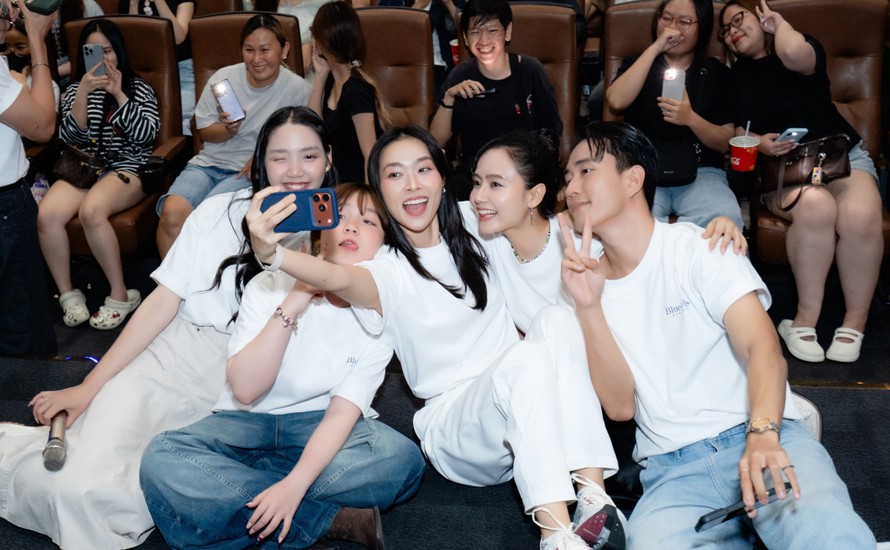 Sao nhí Thái Lan Nina Nutthacha Padovan cùng diễn viên phim “Phí Phông: Quỷ máu rừng thiêng” giao lưu khán giả tại các rạp chiếu