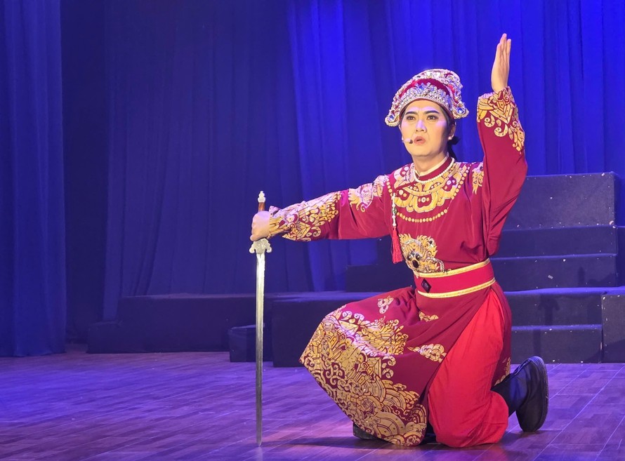 Thí sinh Tấn Đạt dự thi trích đoạn "Vương quyền" với vai Lê Văn Duyệt
