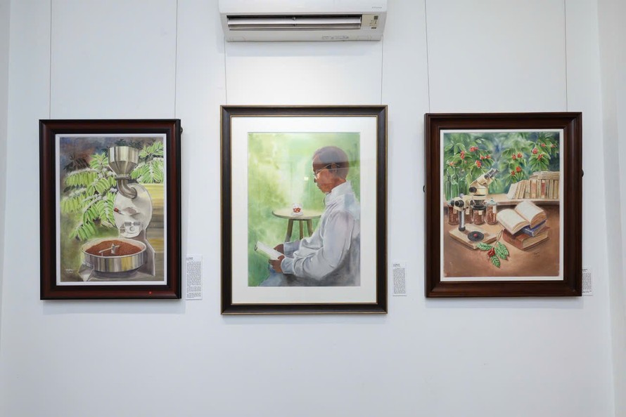 Một góc triển lãm “Non nước thanh bình”. Ảnh: TRÀ TRƯƠNG
