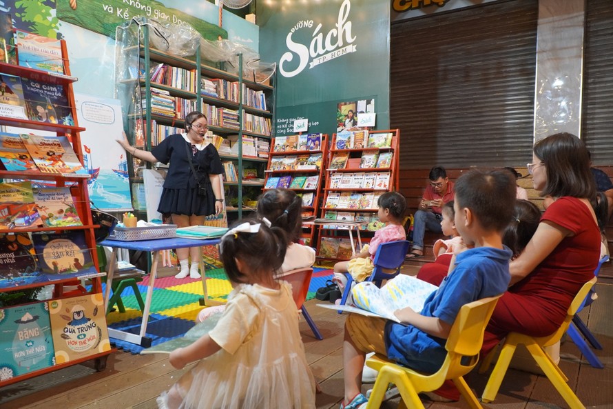 Thiếu nhi tham gia chương trình tại Đường Sách TP.HCM giữa tháng 5/2026