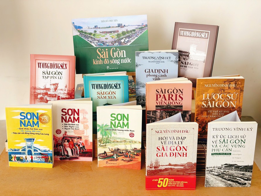 Các cuốn sách của các nhà nghiên cứu nổi tiếng