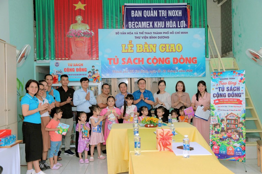 Bàn giao "Tủ sách cộng đồng" tại Khu nhà ở xã hội Becamex Hòa Lợi, phường Bình Dương, TPHCM