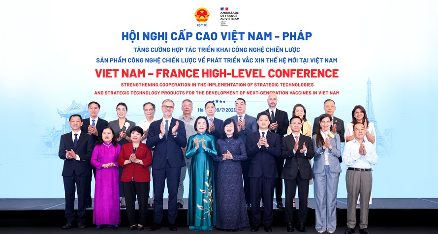 Diễn đàn cấp cao với sự tham dự của lãnh đạo Đảng, Nhà nước, Chính phủ; lãnh đạo các ban, bộ, ngành Trung ương; Bộ Y tế Việt Nam; Đại sứ quán Cộng hòa Pháp tại Việt Nam; đại diện Tổ chức Y tế Thế giới (WHO), Quỹ Nhi đồng Liên Hợp Quốc (UNICEF); các chuyên gia, nhà khoa học, Công ty Vắc xin Việt Nam (VNVC) và Tập đoàn Dược phẩm Sanofi.