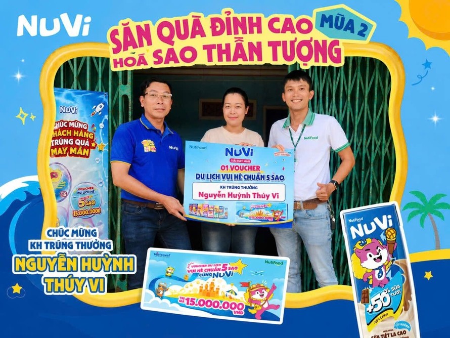 Chị Nguyễn Huỳnh Thúy Vy là khách hàng may mắn nhận Voucher du lịch 5 sao từ NuVi