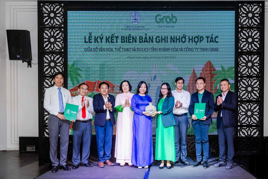 Sở Văn hóa, Thể thao và Du lịch tỉnh Khánh Hòa và Grab Việt Nam sẽ phối hợp triển khai các sáng kiến chuyển đổi số, nâng cao trải nghiệm của du khách và hỗ trợ quảng bá du lịch địa phương