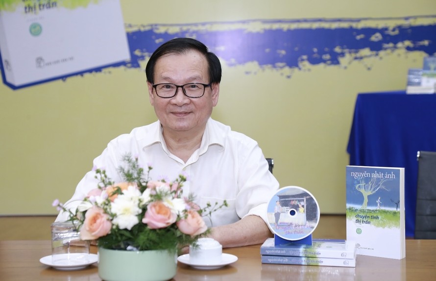 Nhà văn Nguyễn Nhật Ánh tại một buổi ra mắt tác phẩm mới