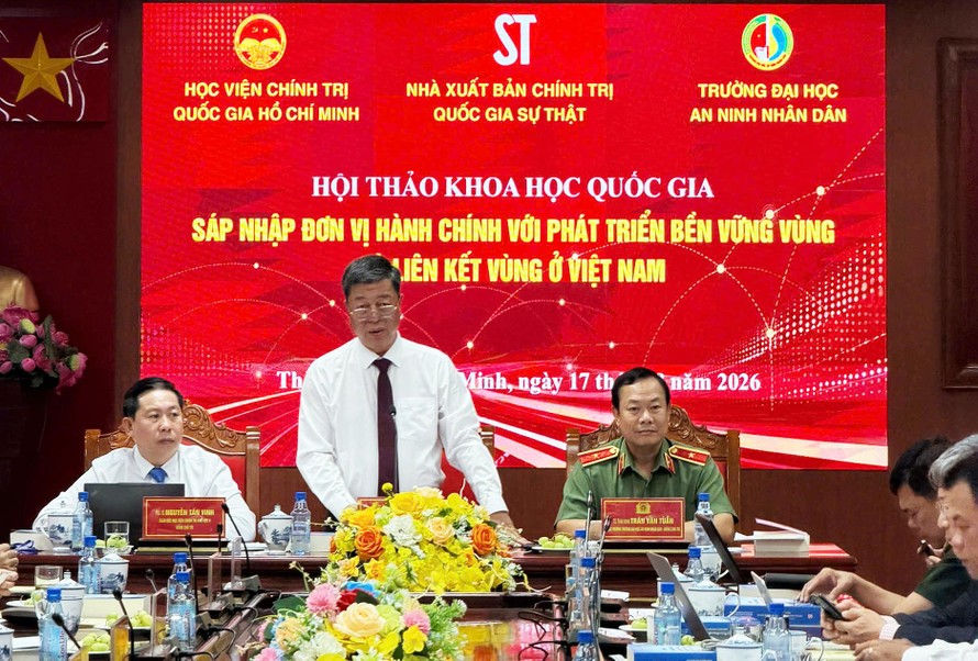 PGS.TS. Vũ Trọng Lâm, Bí thư Đảng ủy, Giám đốc - Tổng Biên tập Nhà xuất bản Chính trị quốc gia Sự thật, phát biểu tại hội thảo ngày 17/8/2026 tại TPHCM