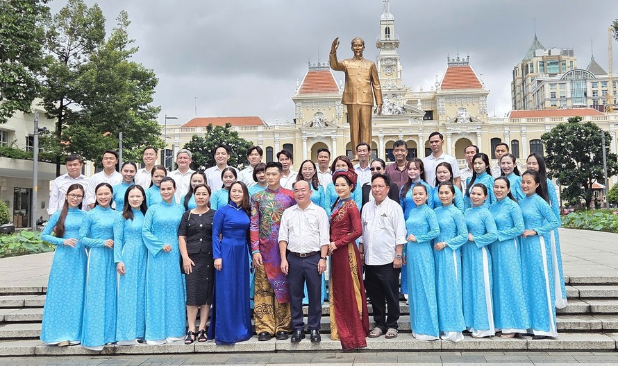 Lễ báo công của Trung tâm Nghệ thuật TPHCM được tổ chức ngay sau khi đoàn trở về từ Belarus - Ảnh: Minh Khang