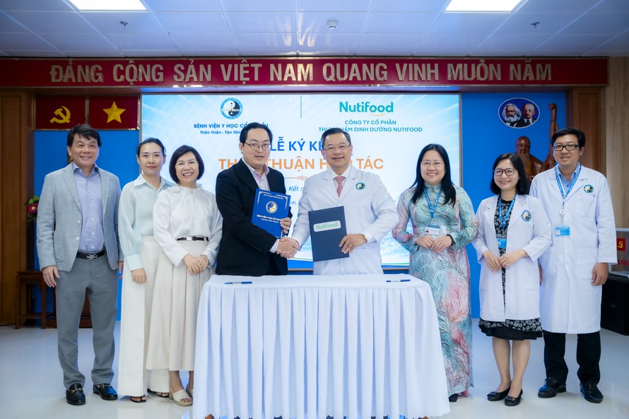 Đại diện hai bên ký kết biên bản ghi nhớ hợp tác sáng ngày 9.10.2026 