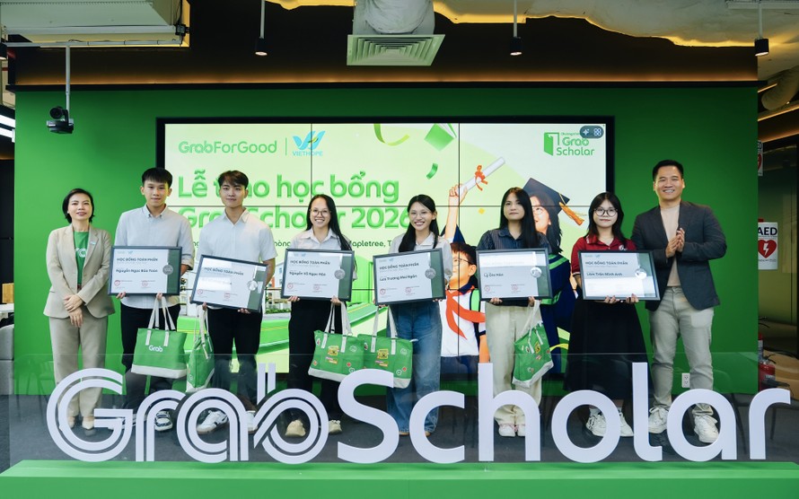 6 tân sinh viên nhận học bổng toàn phần từ GrabScholar