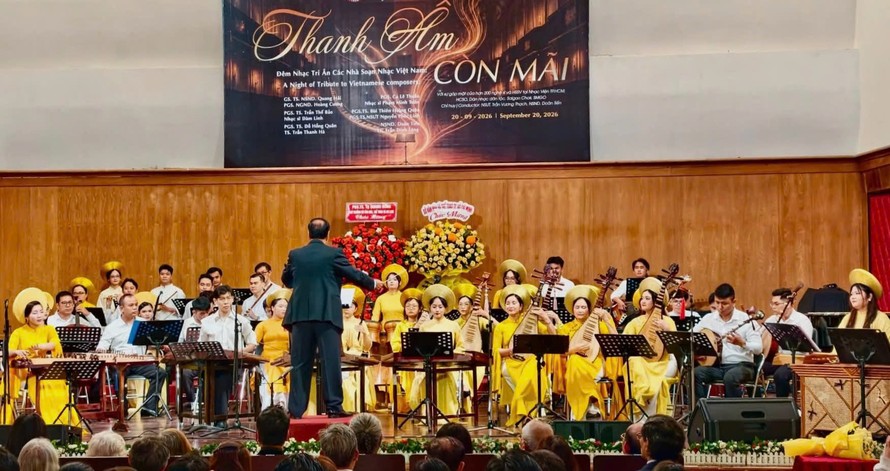 Dàn nhạc truyền thống Nhạc viện TPHCM với khoảng 40 thành viên cũng góp mặt tại Liên hoan