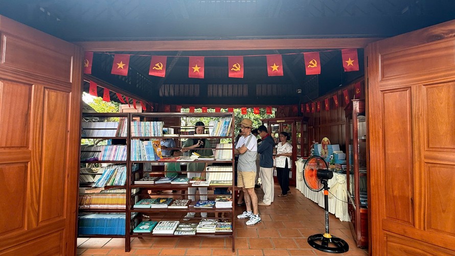 Không gian đọc sách cộng đồng Nhà lưu niệm Võ Thị Sáu ở xã Đất Đỏ, TPHCM. Ảnh: Phương Huyền
