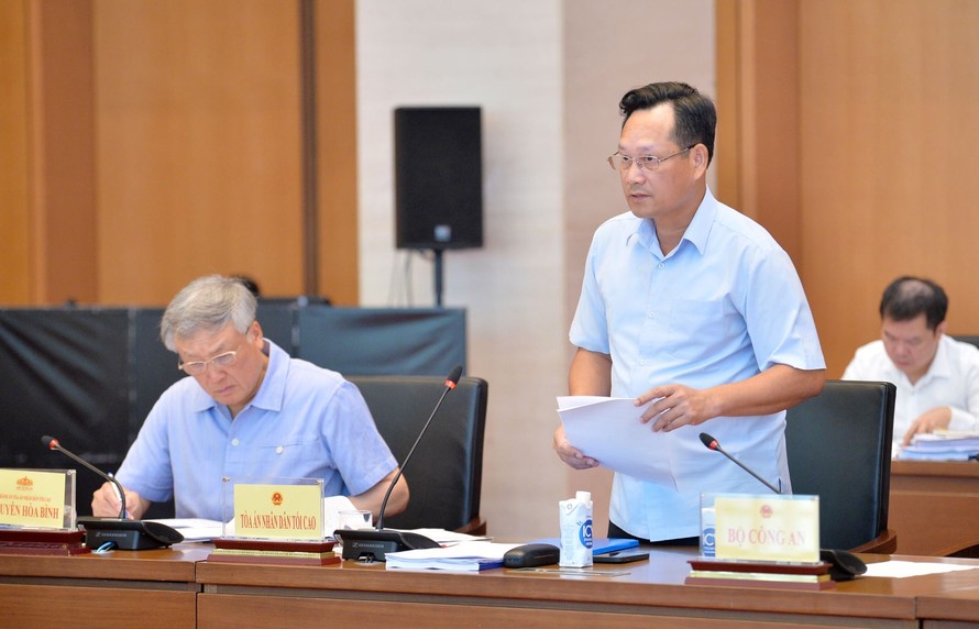 Phó Chánh án Tòa án nhân dân tối cao Nguyễn Văn Tiến phát biểu tại Phiên họp lần thứ 10 của Ủy ban Tư pháp.