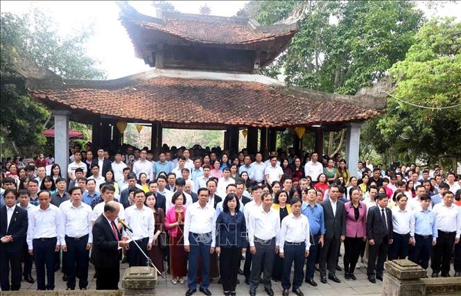 Dâng hương tưởng niệm Đại danh y Hải Thượng Lãn Ông Lê Hữu Trác