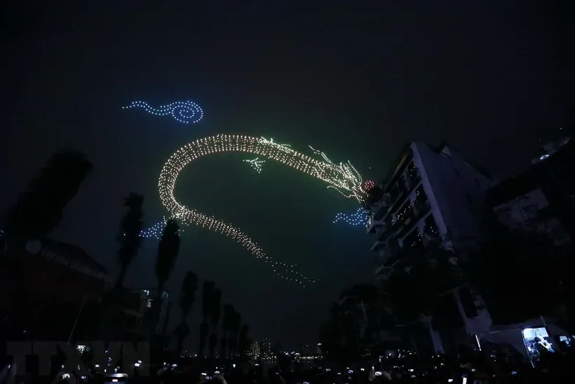 Trình diễn drone tại chương trình "Du lịch Hà Nội chào 2024" vào ngày 9/3