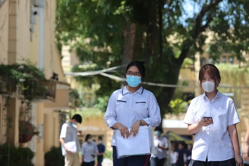 Ngày 19/4, học sinh Hà Nội nộp phiếu đăng ký dự tuyển vào lớp 10